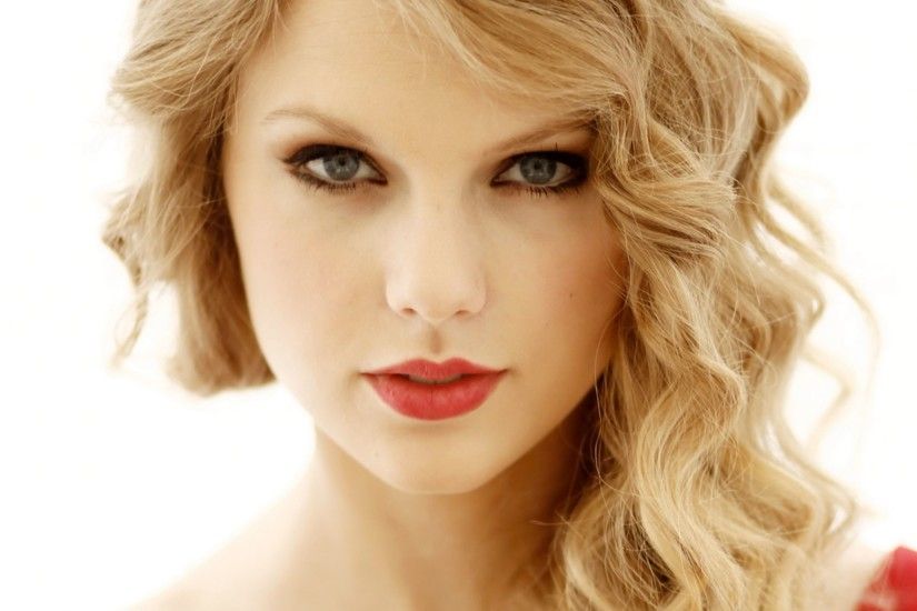 Cute Taylor Swift 4K Wallpaper