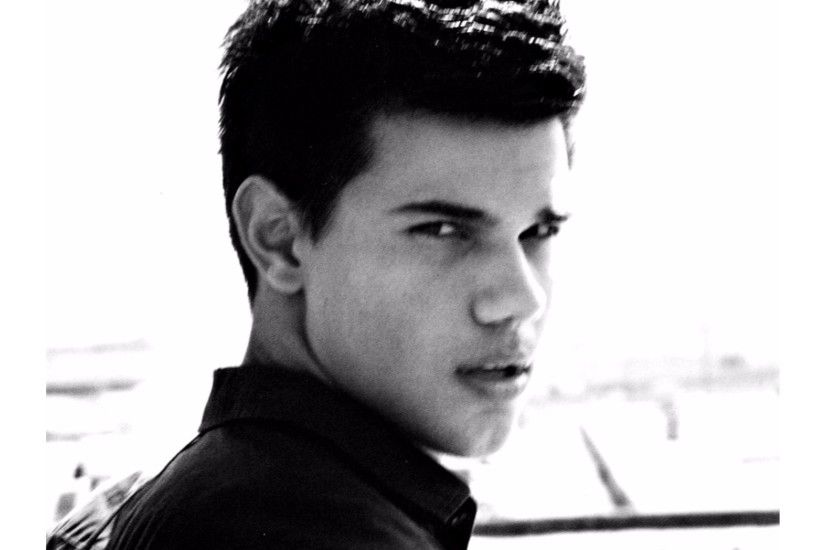 Black and White 4K Taylor Lautner Wallpaper