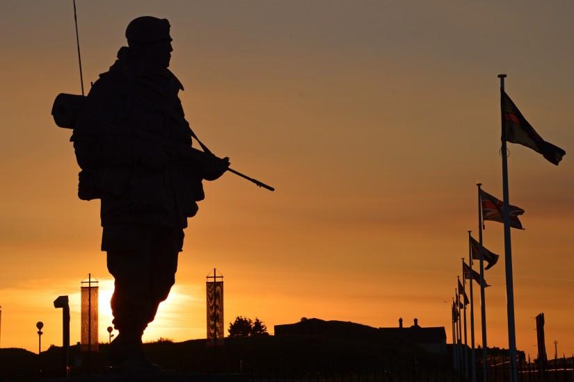 sun sunset silhouette commandos soldiers weapons equipment royal marines UK  military wallpaper
