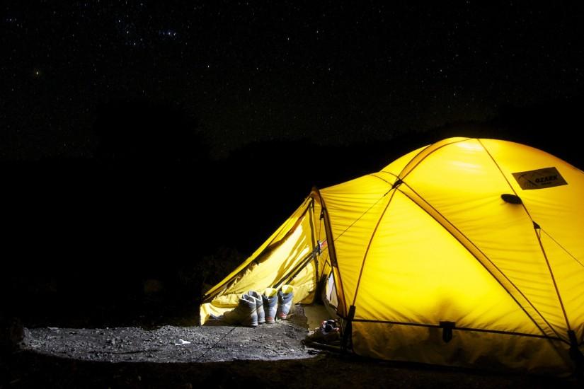 Wallpaper (CC0): Camping with tent in the night with stars above