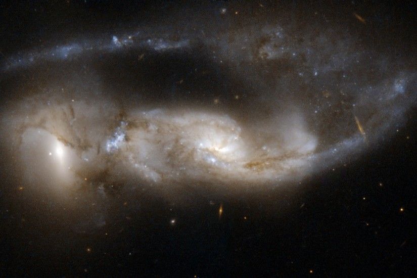 NGC 6621/2 (VV 247, Arp 81) is a strongly interacting pair