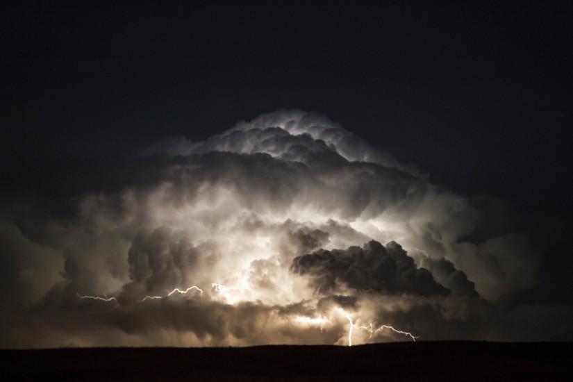 4K HD Wallpaper 2: Thunderstorm clouds and lightnings