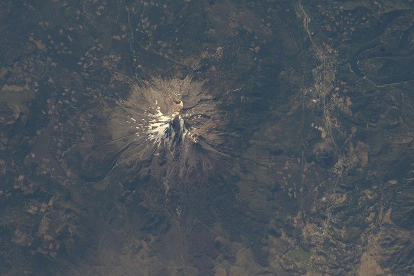 Space Station Mount Shasta International Mountains Nasa Californias ...