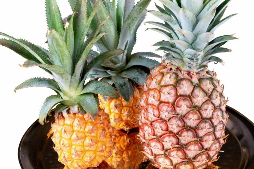Preview wallpaper pineapple, plate, fruit 2560x1440