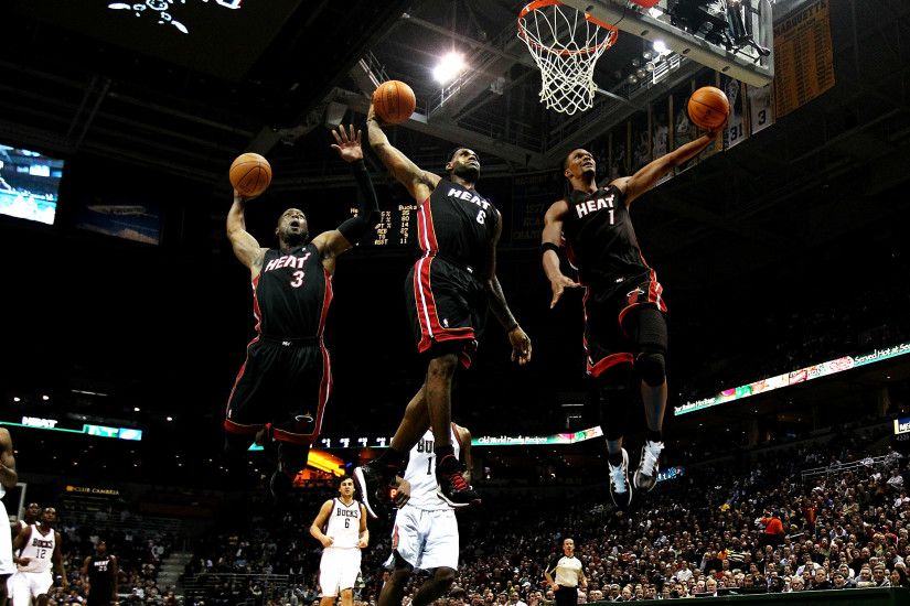 MILWAUKEE, WI - DECEMBER 06: LeBron James #6 of the Miami Heat goes