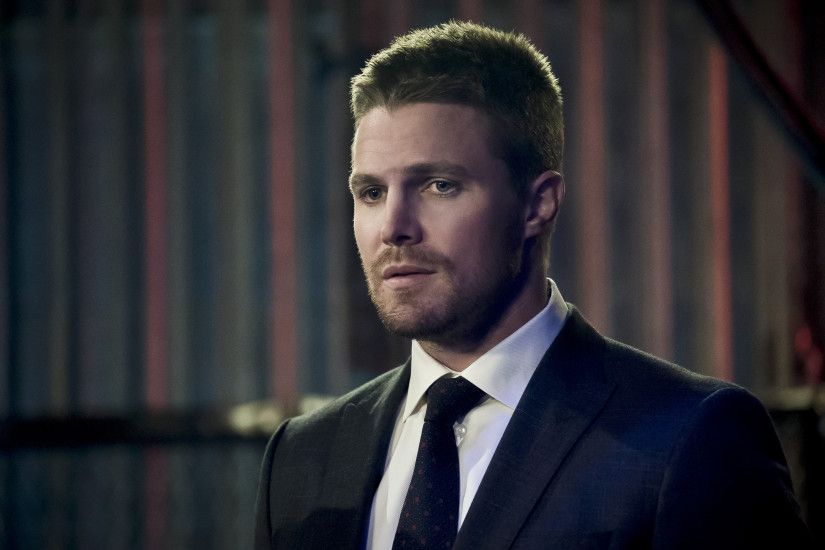 'Arrow' Season 4 Cast Gives Theories About Who Dies And The New Villain  Following Episode 15