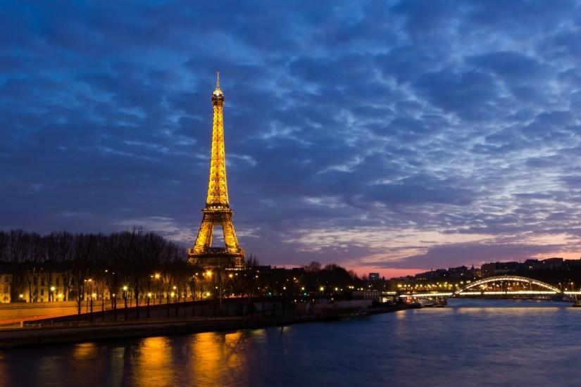 Free Download Eiffel Tower Wallpaper HD.