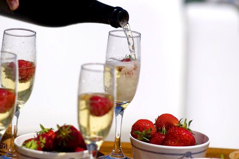 Champagne and strawberries HD Wallpaper 1920x1080 Champagne and  strawberries HD Wallpaper 1920x1200