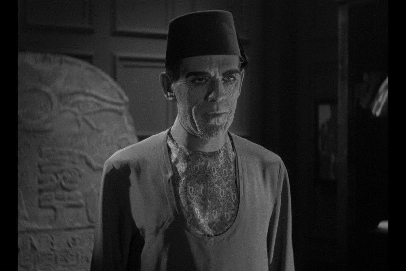 Boris Karloff in a scene from The Mummy - blu ray screencaps 6