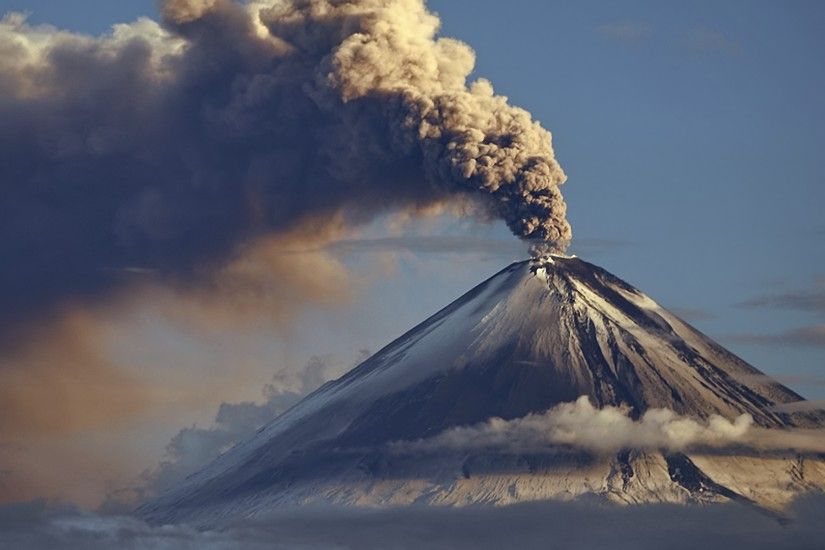 3840x2160 Wallpaper volcano, eruption, smoke