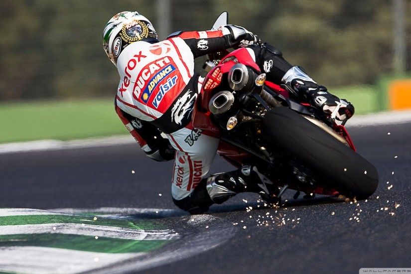 2560x1440 Jonathan Rea strengthened his grip on the World Superbikes title  with a comfortable win in Race 1 in Portugal.