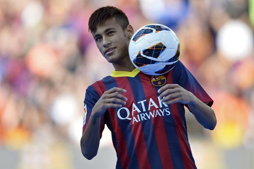 Neymar wearing Barcelona's new jersey in 2013-2014