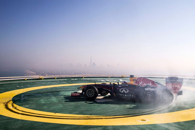 Red Bull Racing F1 Stunt Burj Al Arab