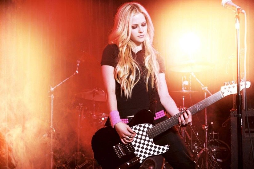 Avril Lavigne Rocking HD (2)