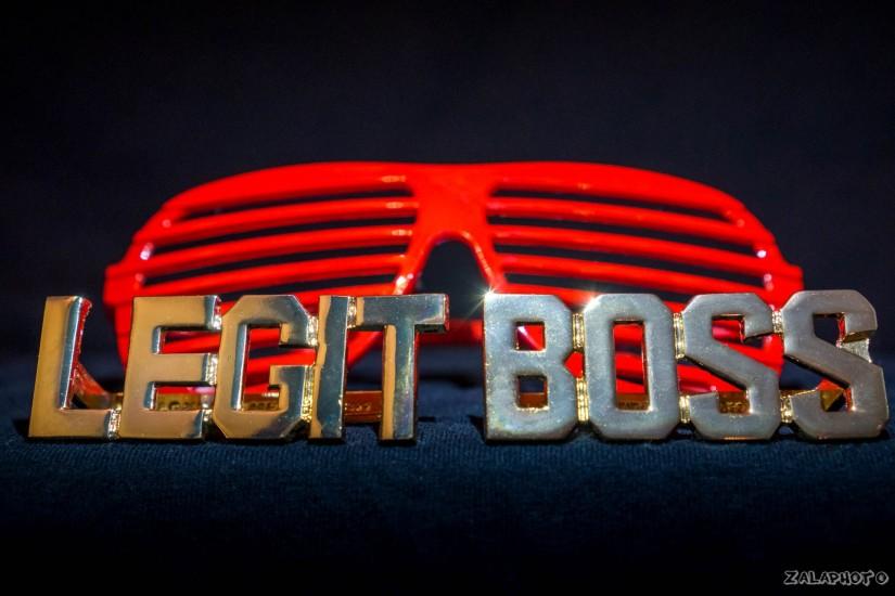 Official Sasha Banks merchandise from WWE Shop: Legit Boss ring set and red  shades. Custom-made Banks Club shirt (Sasha Banks x Bullet Club mashup) in