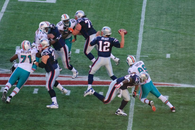File:Tom Brady and the Miami Dolphins.jpg - Wikimedia Commons