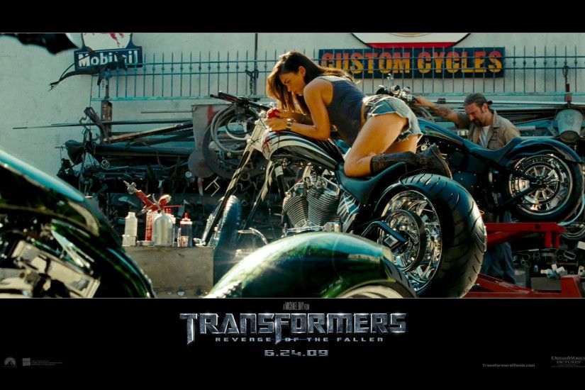 Megan Fox Transformers 2 Still