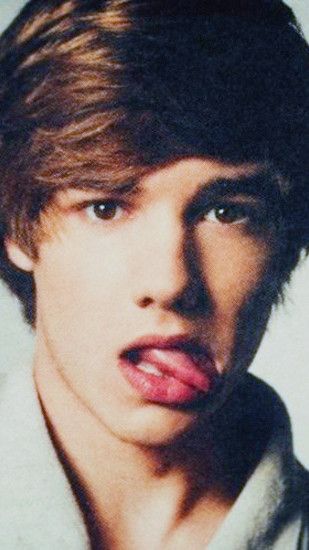 Liam Payne One Direction Tongue Out Android Wallpaper ...