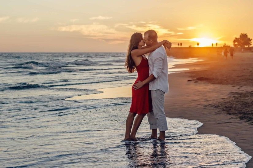 Couple lip kiss on beach love wallpaper | Love Wallpaper Love, Couple, On,  Beach, Top, Wide, Wallpapers, In, ...