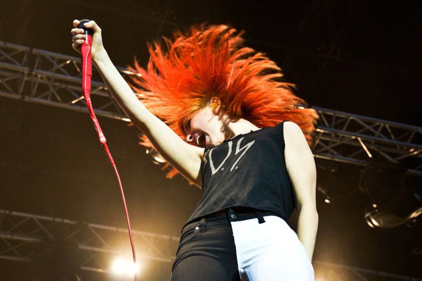 microphone paramore Hayley williams hair red scene concert wallpaper ...