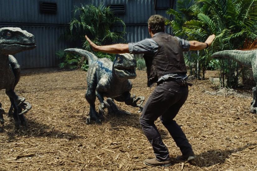 Chris Pratt Fights Dinosaurs In Jurassic World