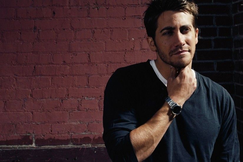 Jake Gyllenhaal with a silver watch wallpaper