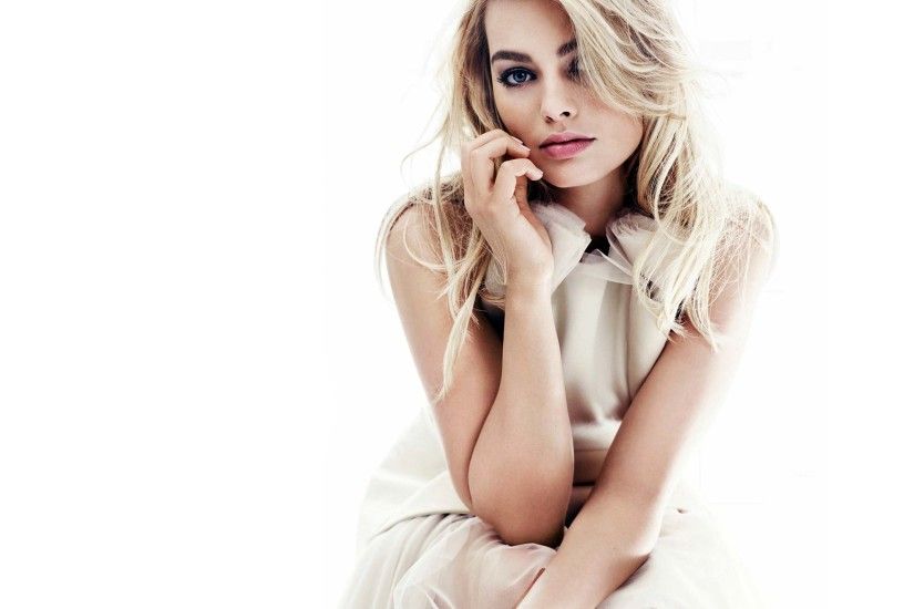 Margot Robbie Hot and Sexy Leaked Photoshoots