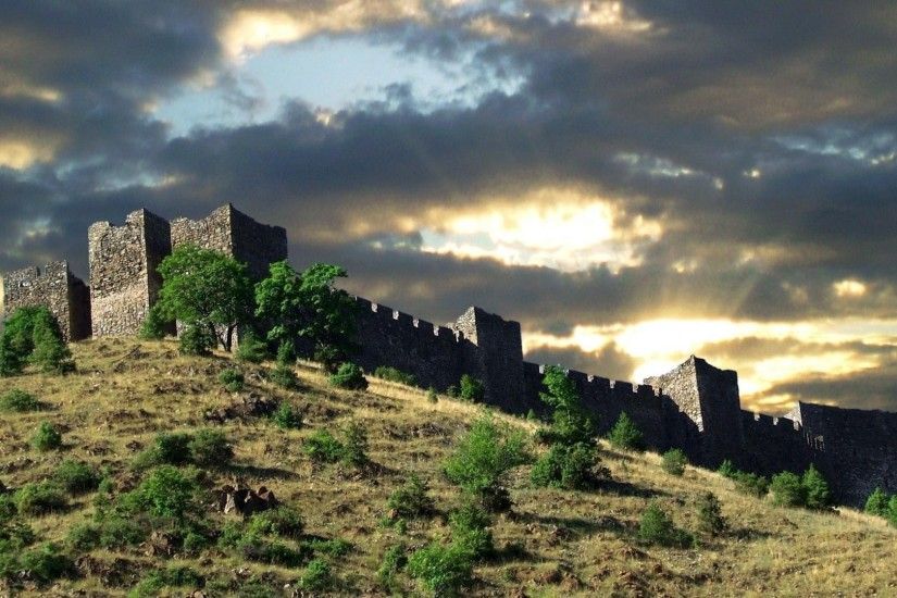 Castle on hill in kralijevo serbia wallpaper