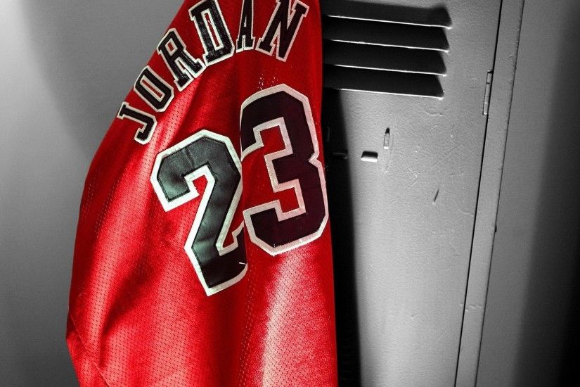 michael jordan wallpaper, t-shirt, shirt, basketball, locker room .