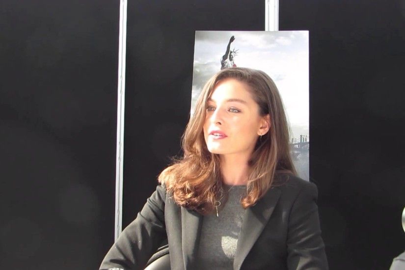 NYCC 2015 Man In The High Castle: Alexa Davalos Fascinated and Focused. -  YouTube