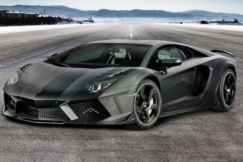 wet asphalt Lamborghini Aventador HQ