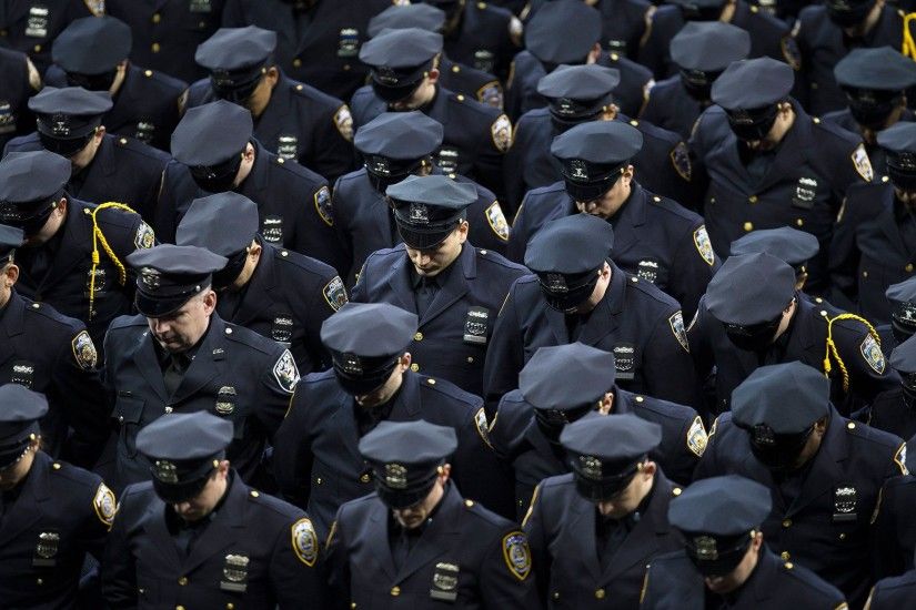 Some Boos Greet Mayor At NYPD Graduation Crains New