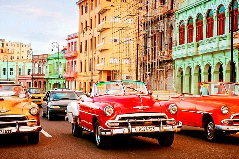 Retro cars in Havana, Cuba ð wallpaper