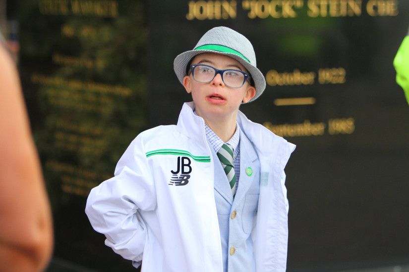 Rangers Fan Changes Background on Every iPhone in Apple Shop to Picture of  Celtic Fan Wee Jay - Celtic News Now