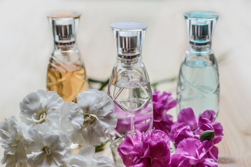 Preview wallpaper perfume, flowers, bottles 1920x1080