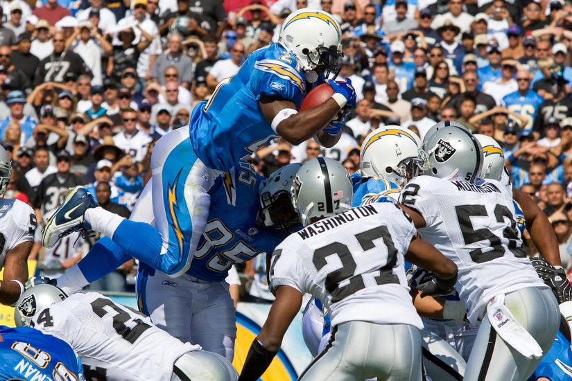 The Nominees for Top LaDainian Tomlinson Photo are... | Los Angeles Chargers