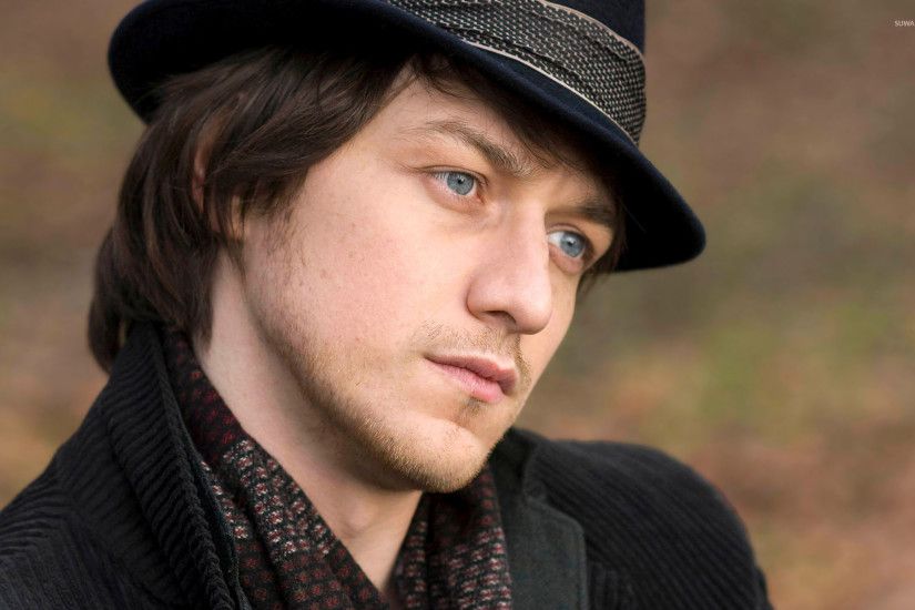 James McAvoy with a black hat wallpaper