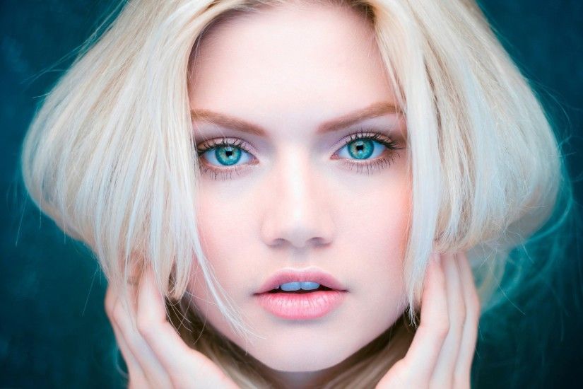 Beautiful Eyes Blonde Girl
