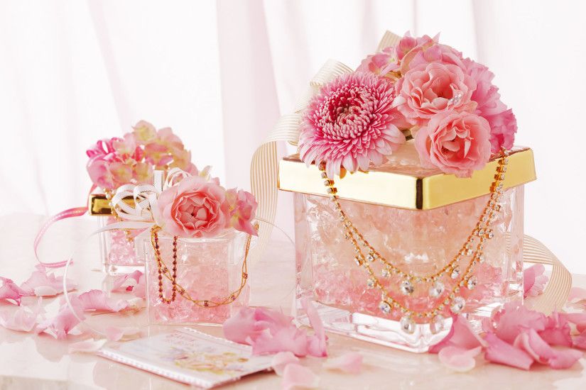 Pink flower in gift boxes HD wallpaper