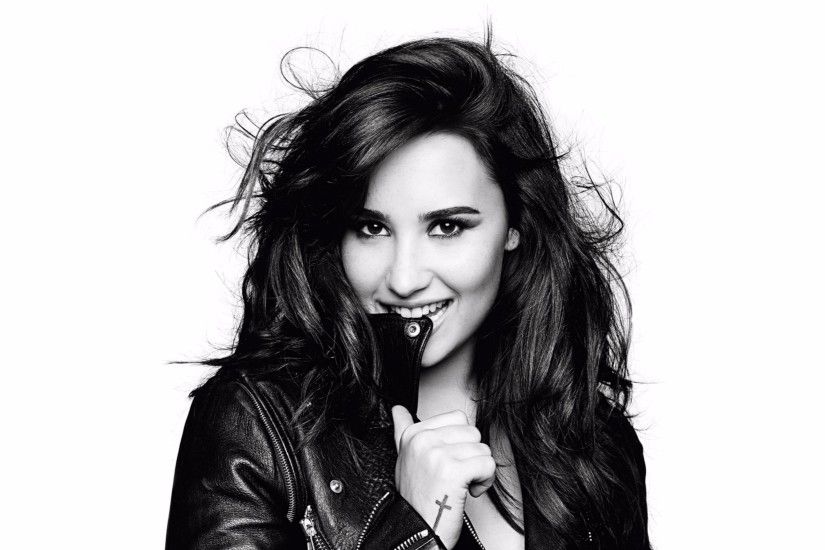 New Black and White 4K Demi Lovato Wallpaper