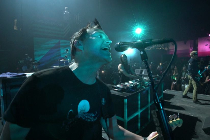 Performance - Blink-182 & Steve Aoki Perform "Bored To Death" - Wonderland  | MTV