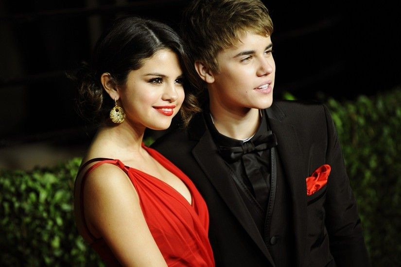 Beautiful Couple Justin Bieber and Selena Gomez Wallpaper