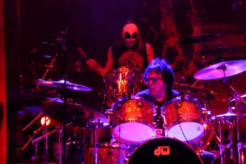 ROB ZOMBIE w/PETER CRISS on Drums Covers KISS' "God of Thunder" - Metal  Injection