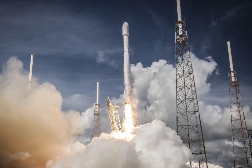 HD Wallpaper: SpaceX's Falcon 9 rocket launched the ORBCOMM OG2 Mission 1
