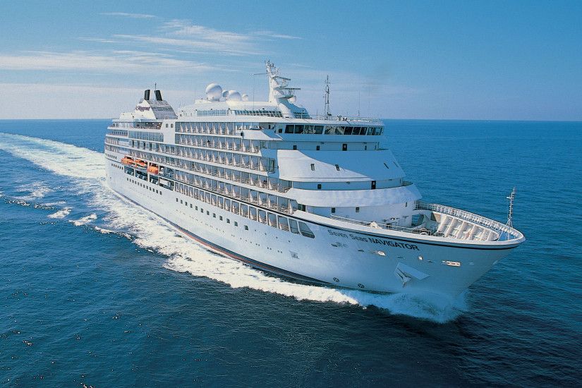 luxury big ship Â· titanic