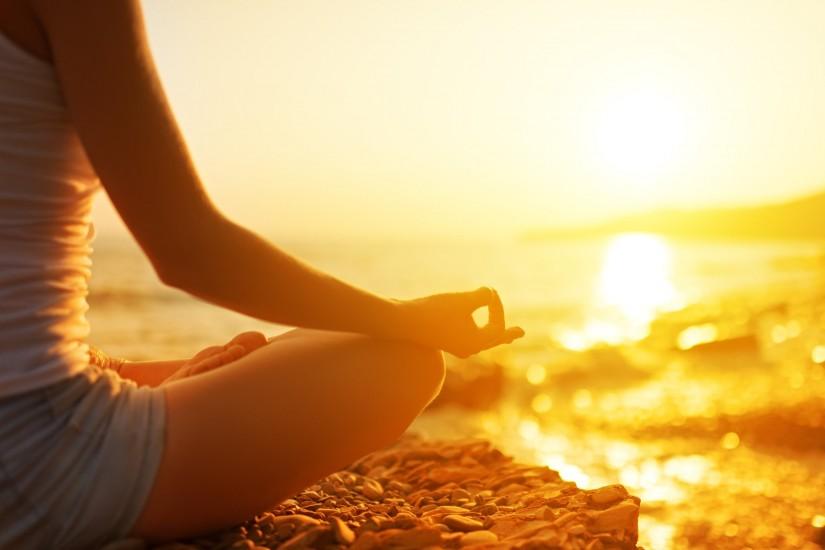 girl legs meditation beach sea sunrise mood zen wallpaper