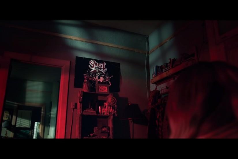 Ghost Poster Spotted In 'Lights Out' Movie Trailer