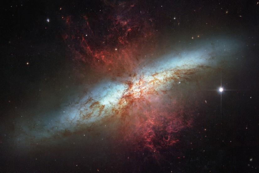 Starburst Galaxy desktop wallpaper