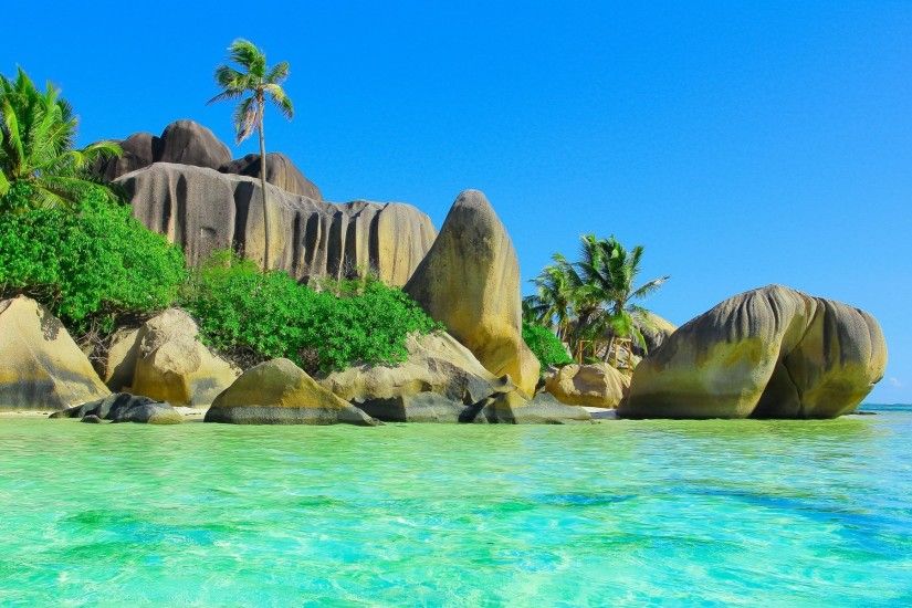 Water Bungalows On A Tropical Island HD desktop wallpaper