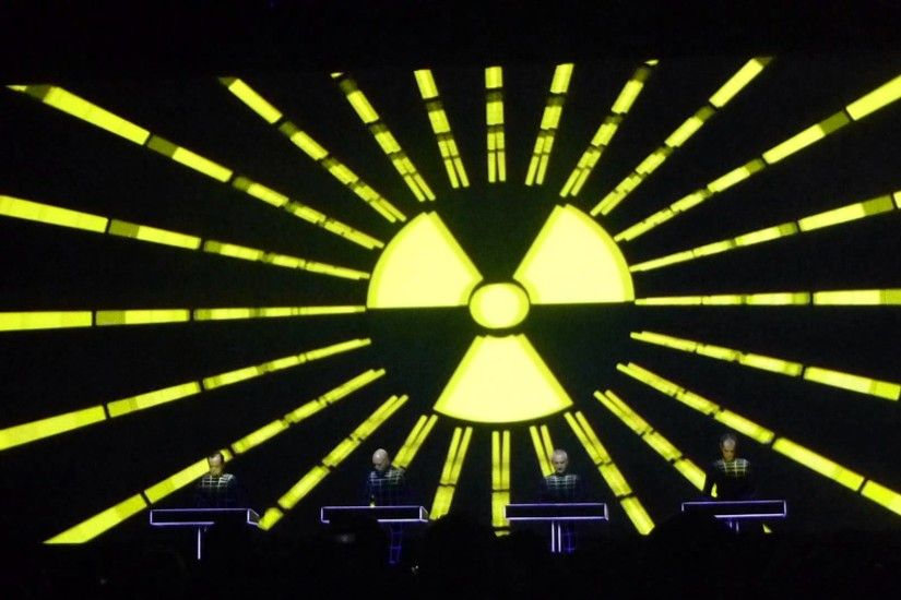 2014/01/21-22-23 Kraftwerk - Radioactivity Live Cirkus Multicam - YouTube